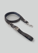 Load image into Gallery viewer, Hackett x Hugo Hudson - Grey Checked Tweed Dog Lead/Laisse pour chien en tweed à carreaux gris