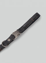 Load image into Gallery viewer, Hackett x Hugo Hudson - Grey Checked Tweed Dog Lead/Laisse pour chien en tweed à carreaux gris