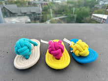 Charger l'image dans la galerie, Knotty Pawz - Sustainable Slipper Rope Toys for Dogs/Jouets durables en corde pour chiens