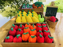 Load image into Gallery viewer, Knotty Pawz - Handmade Fruit and Vegetable Macrame Rope Toys/Jouets en corde de macramé faits à la main avec des fruits et des légumes