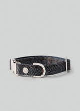 Load image into Gallery viewer, Hackett x Hugo & Hudson - Grey Checked Tweed Dog Collar/Collier pour chien en tweed à carreaux gris