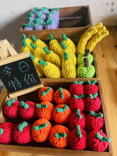 Load image into Gallery viewer, Knotty Pawz - Handmade Fruit and Vegetable Macrame Rope Toys/Jouets en corde de macramé faits à la main avec des fruits et des légumes