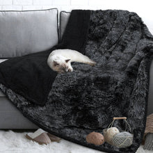 Load image into Gallery viewer, Waterproof Faux Fur Pet Blanket/Couverture imperméable en fausse fourrure pour animaux de compagnie