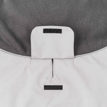 Load image into Gallery viewer, Hugo & Hudson - Thermal Self Heating Dog Jacket - Grey/Blouson autochauffant thermique pour chien - Gris