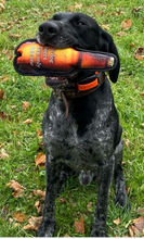 Load image into Gallery viewer, Territory® - Beer Bottle Crunch Toy/Jouet croquant en forme de bouteille de bière