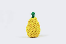 Load image into Gallery viewer, Knotty Pawz - Handmade Fruit and Vegetable Macrame Rope Toys/Jouets en corde de macramé faits à la main avec des fruits et des légumes