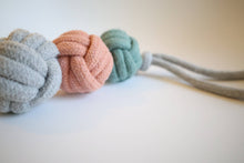 Charger l'image dans la galerie, Knotty Pawz - Ice Cream Rope Ball Toy For Dogs/Jouet en corde pour chien en forme de boule de glace