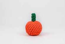 Load image into Gallery viewer, Knotty Pawz - Handmade Fruit and Vegetable Macrame Rope Toys/Jouets en corde de macramé faits à la main avec des fruits et des légumes