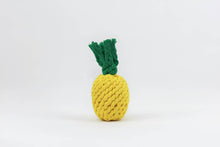 Load image into Gallery viewer, Knotty Pawz - Handmade Fruit and Vegetable Macrame Rope Toys/Jouets en corde de macramé faits à la main avec des fruits et des légumes