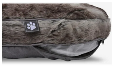 Charger l'image dans la galerie, Round Faux-Fur Reversible 36" Dog Bed