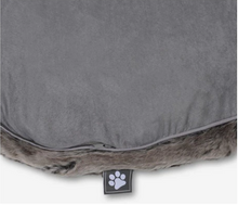 Load image into Gallery viewer, Round Faux-Fur Reversible 36&quot; Dog Bed
