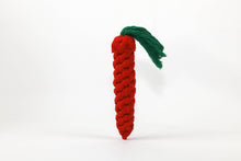 Load image into Gallery viewer, Knotty Pawz - Handmade Fruit and Vegetable Macrame Rope Toys/Jouets en corde de macramé faits à la main avec des fruits et des légumes
