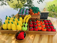 Load image into Gallery viewer, Knotty Pawz - Handmade Fruit and Vegetable Macrame Rope Toys/Jouets en corde de macramé faits à la main avec des fruits et des légumes
