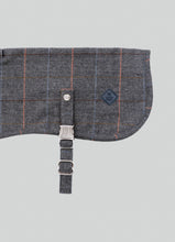 Load image into Gallery viewer, Hackett x Hugo Hudson - Grey Checked Tweed Dog Jacket/Veste pour chien en tweed à carreaux gris
