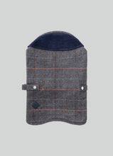 Load image into Gallery viewer, Hackett x Hugo Hudson - Grey Checked Tweed Dog Jacket/Veste pour chien en tweed à carreaux gris
