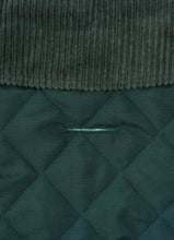 Load image into Gallery viewer, Hackett x Hugo &amp; Hudson - Forest Green Quilted Dog Jacket/Veste matelassée pour chien vert forêt
