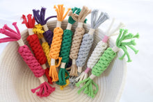 Load image into Gallery viewer, Knotty Pawz - Handmade Sustainable Macrame Candy Dog Rope Toy/Jouet en corde pour chien en macramé durable fait à la main
