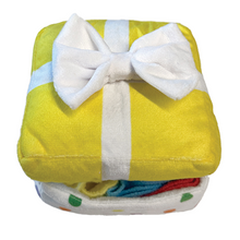 Charger l'image dans la galerie, foufouBRANDS™ fouFIT™ Hide 'n Seek Birthday Present/Cadeau d'anniversaire Cache-cache (5")
