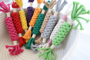 Knotty Pawz - Handmade Sustainable Macrame Candy Dog Rope Toy/Jouet en corde pour chien en macramé durable fait à la main