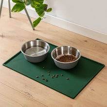 Load image into Gallery viewer, Silicone - Mess Free Pet Placemat/Ensemble de table pour animaux de compagnie sans dommage
